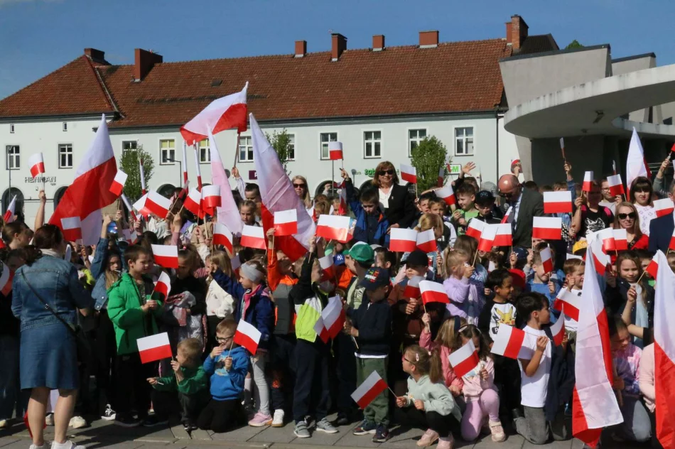 Patriotyczne świętowanie na limanowskim rynku! - zdjęcie 20
