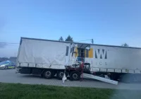 Ciężarówka uszkodziła tymczasowy most - zdjęcie główne