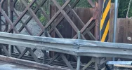 Ciężarówka uszkodziła tymczasowy most - zdjęcie 2