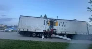 Ciężarówka uszkodziła tymczasowy most - zdjęcie 4