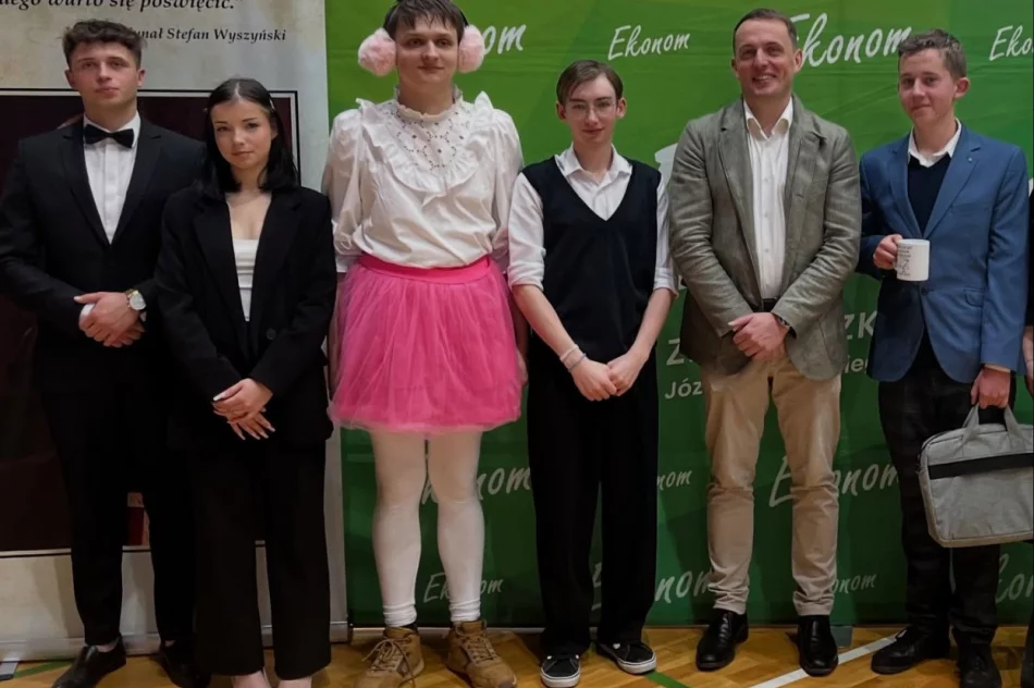 Maturzyści z „Ekonoma” pożegnali szkołę (ZDJĘCIA) - zdjęcie 9