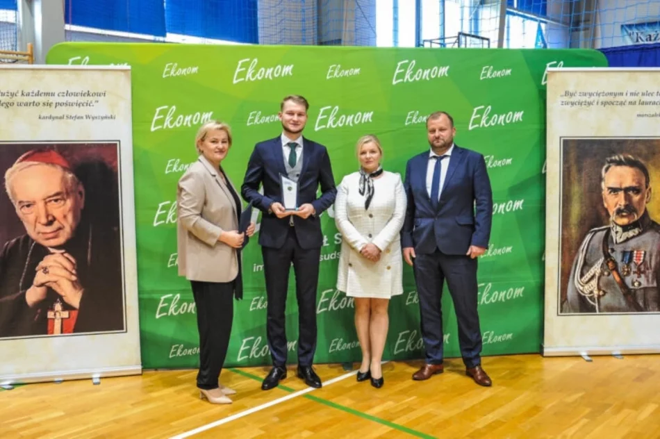 Maturzyści z „Ekonoma” pożegnali szkołę (ZDJĘCIA) - zdjęcie 20