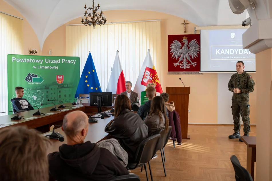 Spotkanie bezrobotnych z przedstawicielami służb mundurowych - zdjęcie 4