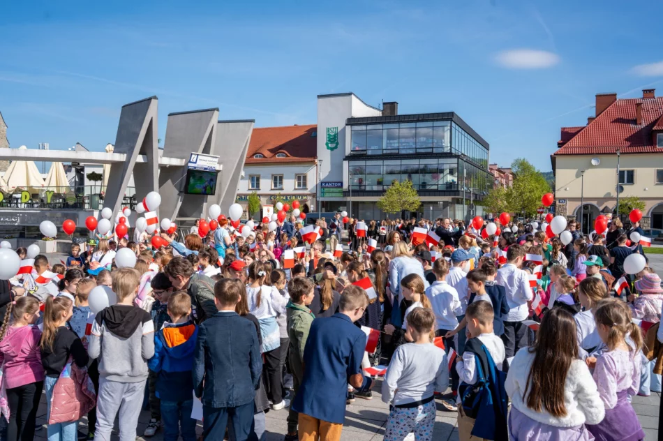 Patriotyczne obchody na limanowskim rynku (ZDJĘCIA) - zdjęcie 10