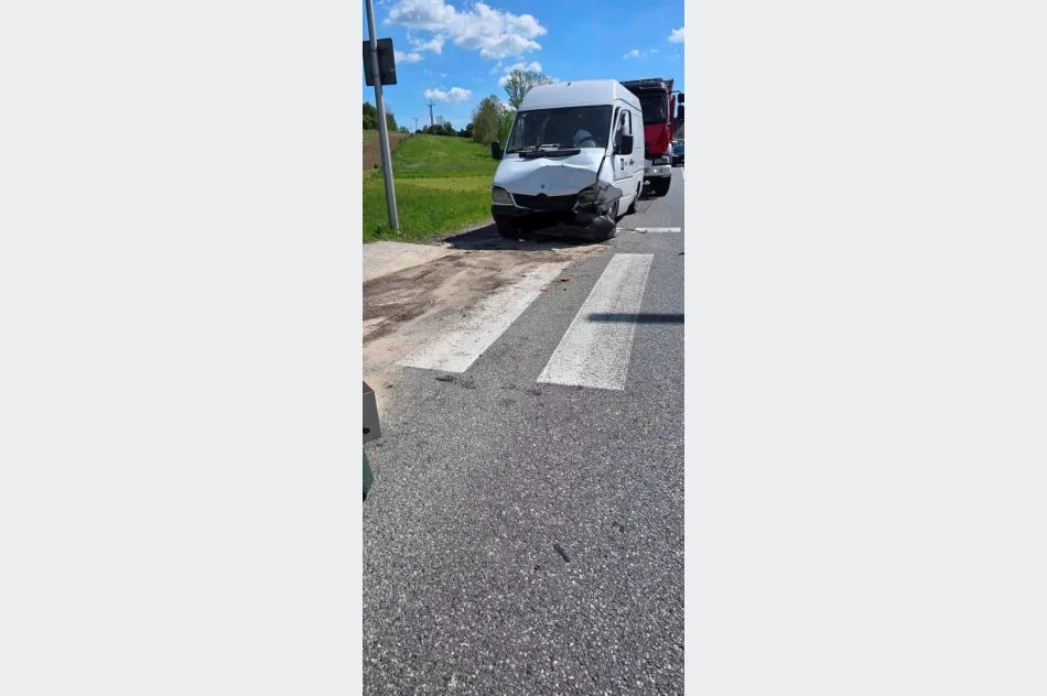 Dwie osoby, w tym dziecko, trafiły do szpitala - zdjęcie 4