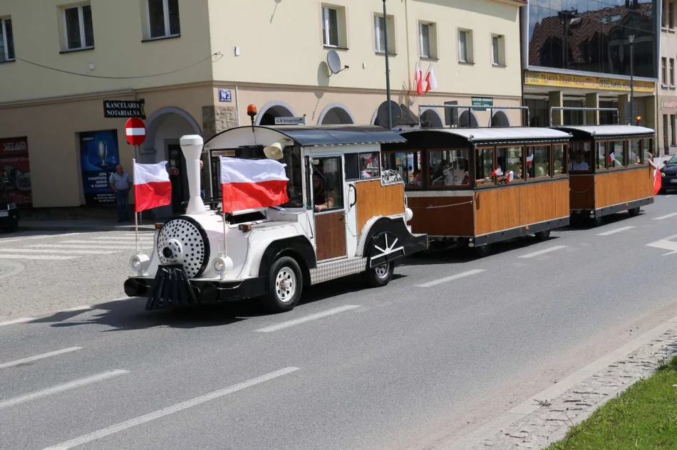 Na limanowskim rynku odbyły się miejskie obchody 234.rocznicy uchwalenia Konstytucji 3 Maja - zdjęcie 5