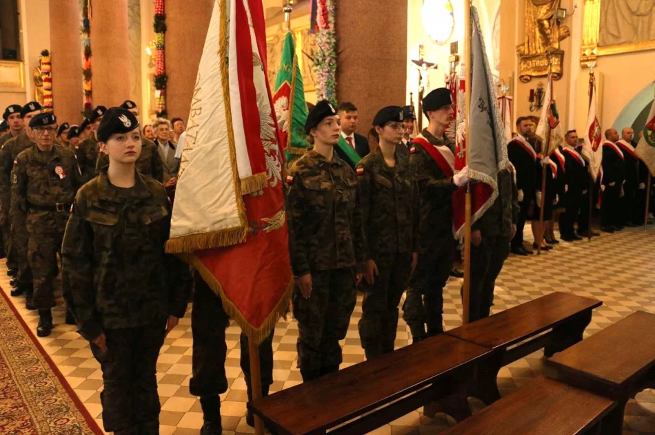 Na limanowskim rynku odbyły się miejskie obchody 234.rocznicy uchwalenia Konstytucji 3 Maja - zdjęcie 9
