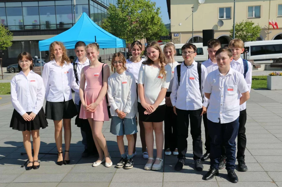 Na limanowskim rynku odbyły się miejskie obchody 234.rocznicy uchwalenia Konstytucji 3 Maja - zdjęcie 12
