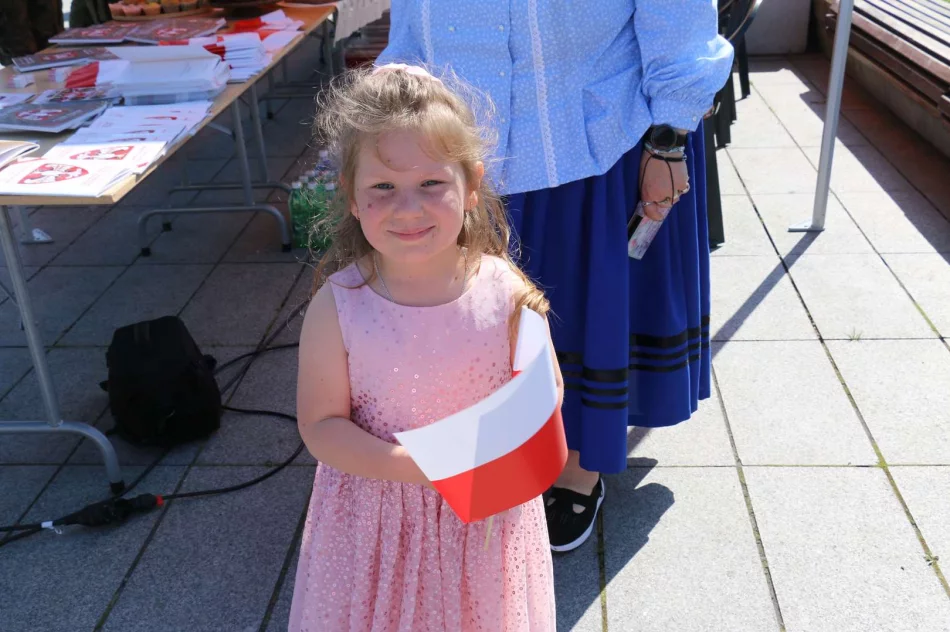 Na limanowskim rynku odbyły się miejskie obchody 234.rocznicy uchwalenia Konstytucji 3 Maja - zdjęcie 13