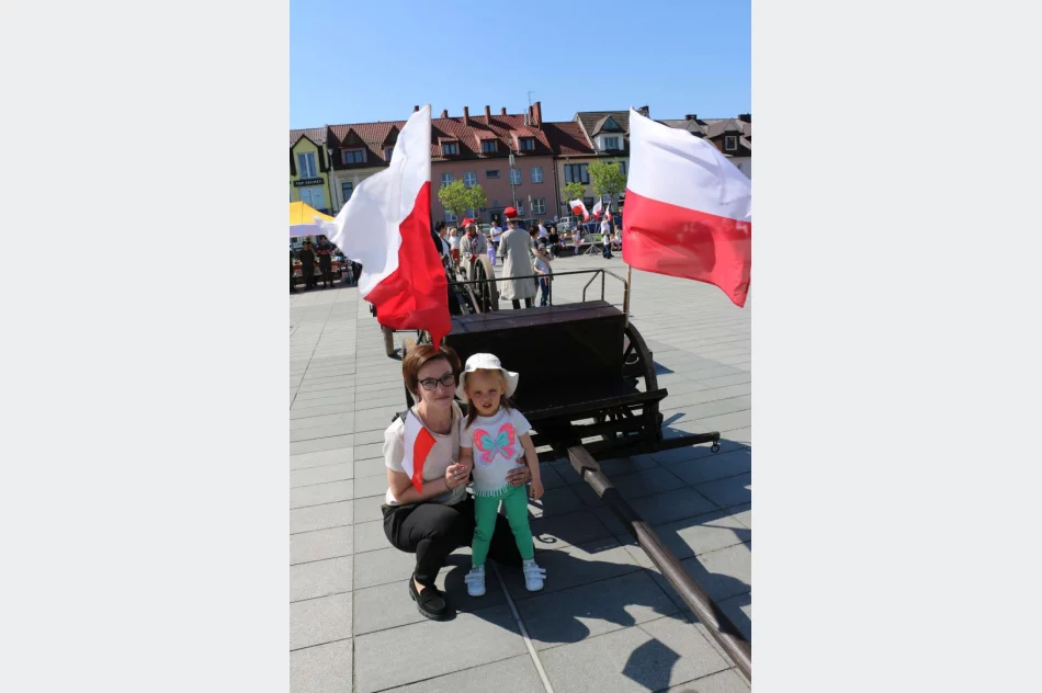 Na limanowskim rynku odbyły się miejskie obchody 234.rocznicy uchwalenia Konstytucji 3 Maja - zdjęcie 16