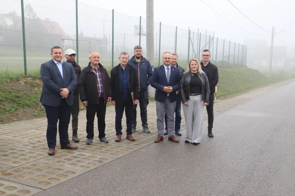 Odbiór przebudowanych dróg gminnych w Męcinie i Nowym Rybiu - zdjęcie 6