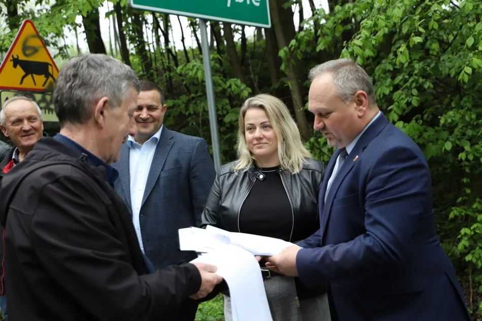 Odbiór przebudowanych dróg gminnych w Męcinie i Nowym Rybiu - zdjęcie 18