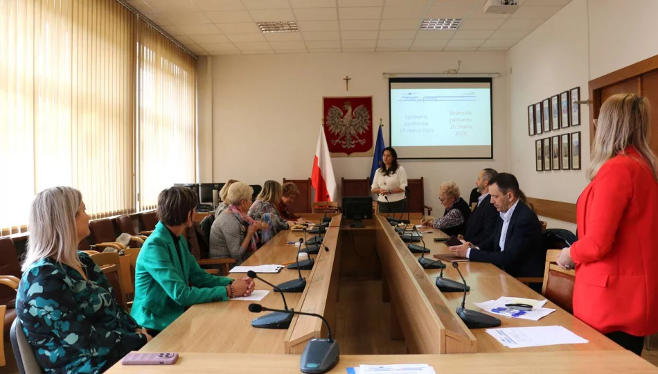 Spotkanie z przedstawicielami grup senioralnych, stowarzyszeń i instytucji w ramach projektu „Samorząd Przyjazny Seniorom” - zdjęcie 1