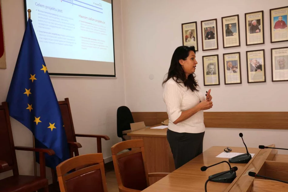 Spotkanie z przedstawicielami grup senioralnych, stowarzyszeń i instytucji w ramach projektu „Samorząd Przyjazny Seniorom” - zdjęcie 4