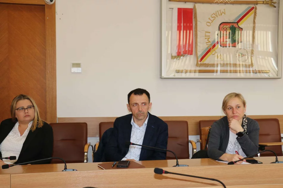 Spotkanie z przedstawicielami grup senioralnych, stowarzyszeń i instytucji w ramach projektu „Samorząd Przyjazny Seniorom” - zdjęcie 6