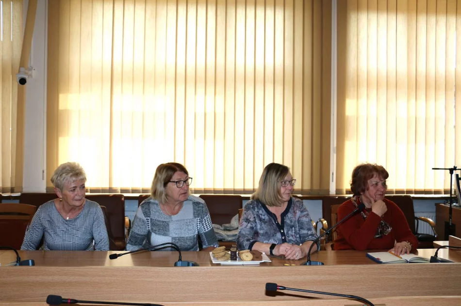 Spotkanie z przedstawicielami grup senioralnych, stowarzyszeń i instytucji w ramach projektu „Samorząd Przyjazny Seniorom” - zdjęcie 12