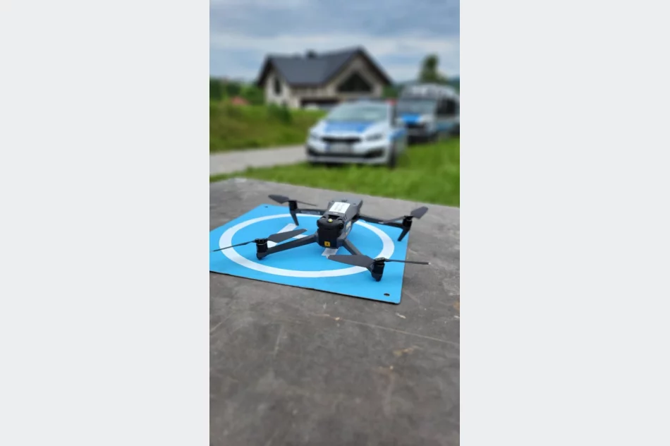 Zaginiona 44-latka odnaleziona w lesie. W akcji śmigłowiec i dron - zdjęcie 3