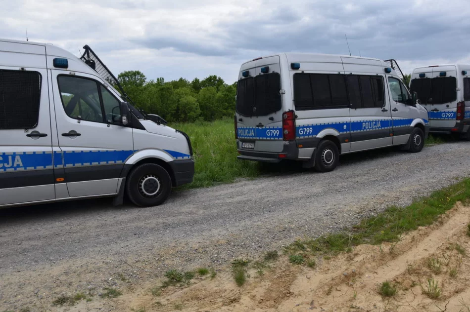 Zaginiona 44-latka odnaleziona w lesie. W akcji śmigłowiec i dron - zdjęcie 7