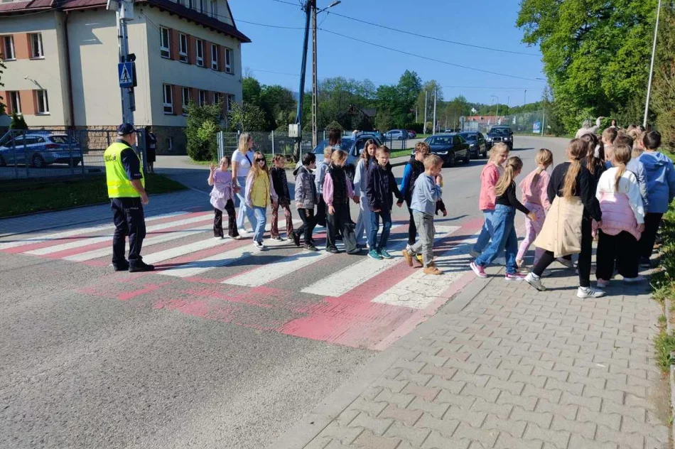 Policjanci odwiedzili szkołę podstawową - zdjęcie 4