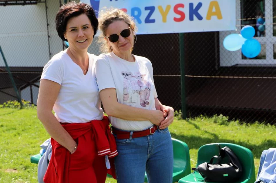 Szkoła zorganizowała Niebieskie Igrzyska (ZDJĘCIA) - zdjęcie 16