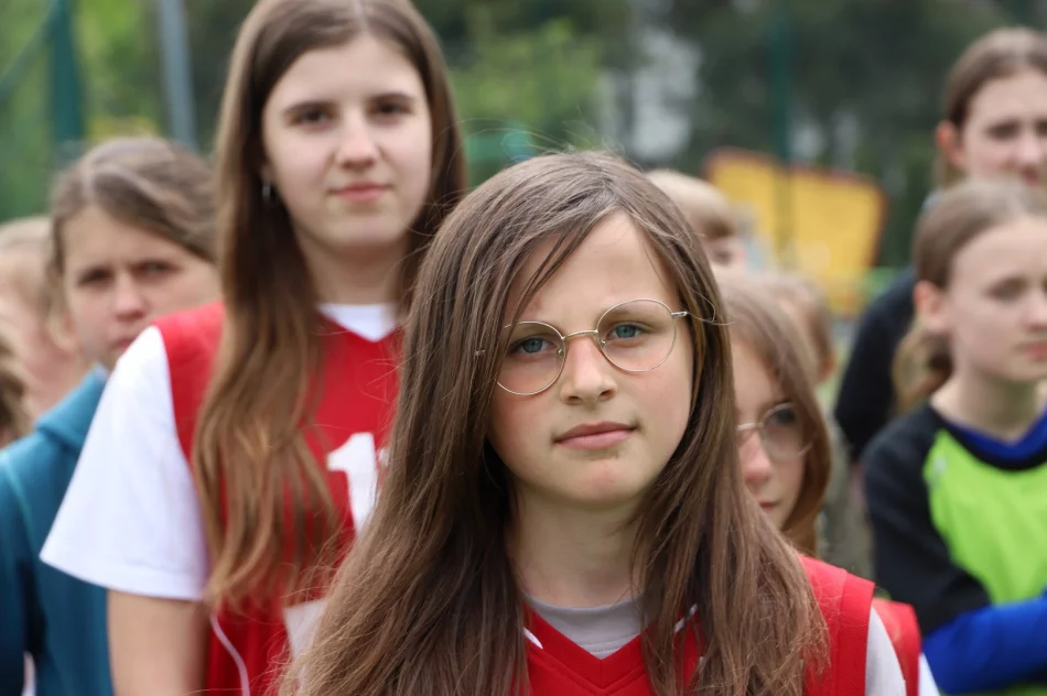 Dziewczęta z Nowego Rybia zwyciężają w Mistrzostwach Gminy Limanowa w Piłce Nożnej - zdjęcie 8