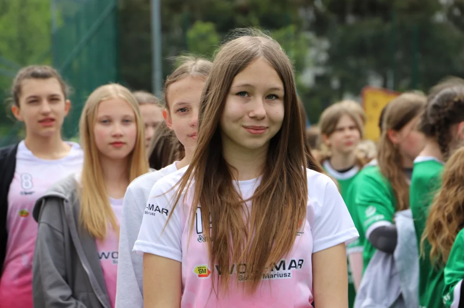 Dziewczęta z Nowego Rybia zwyciężają w Mistrzostwach Gminy Limanowa w Piłce Nożnej - zdjęcie 11