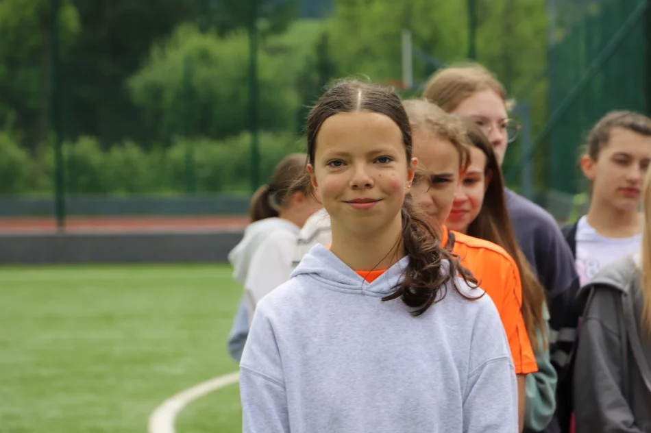Dziewczęta z Nowego Rybia zwyciężają w Mistrzostwach Gminy Limanowa w Piłce Nożnej - zdjęcie 12