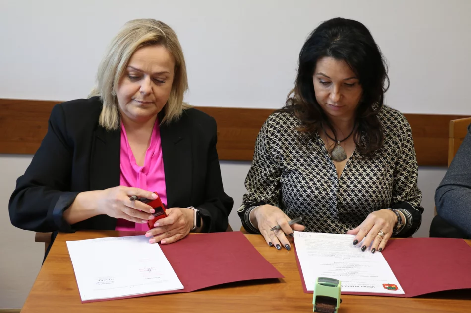 Podpisanie umowy dotyczącej rozbudowy sieci wodociągowej przy ul. Krakowskiej - zdjęcie 3