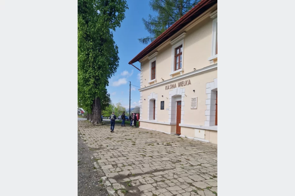 Gra terenowa przybliżyła uczestnikom historię XX wieku - zdjęcie 4