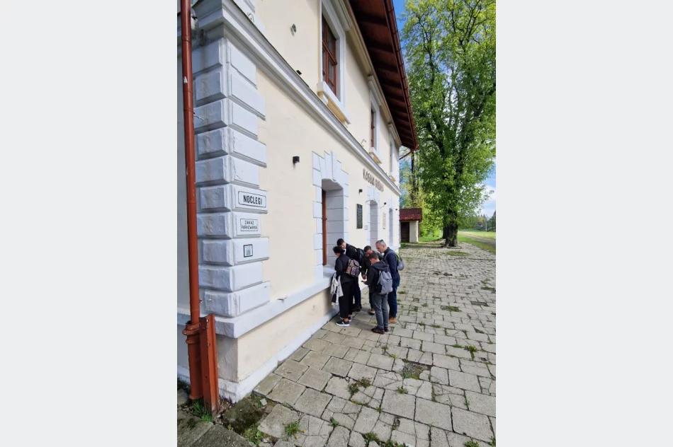 Gra terenowa przybliżyła uczestnikom historię XX wieku - zdjęcie 7