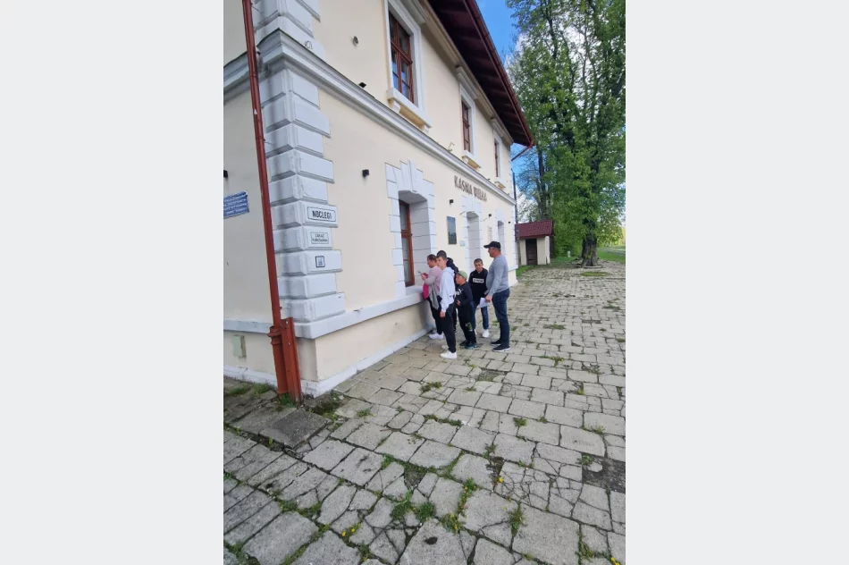 Gra terenowa przybliżyła uczestnikom historię XX wieku - zdjęcie 11