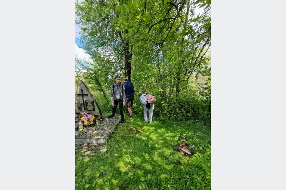 Gra terenowa przybliżyła uczestnikom historię XX wieku - zdjęcie 16