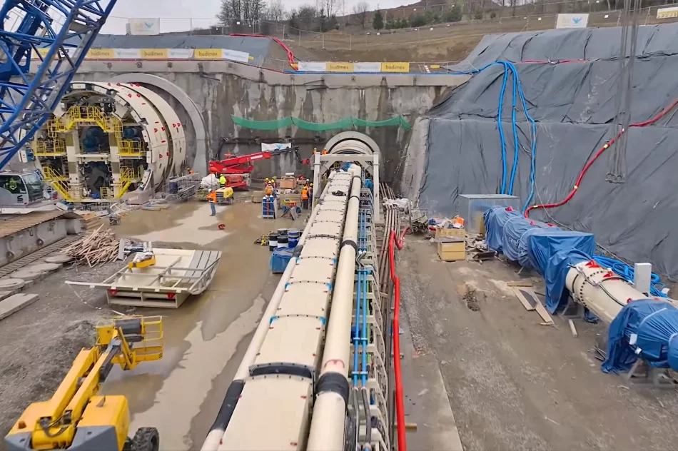 “Kinga” drąży od początku maja, powstało 50 m tunelu (ZDJĘCIA) - zdjęcie 19