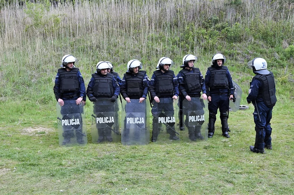 Limanowscy policjanci uczestniczyli w szkoleniu z użycia broni gładkolufowej - zdjęcie 2