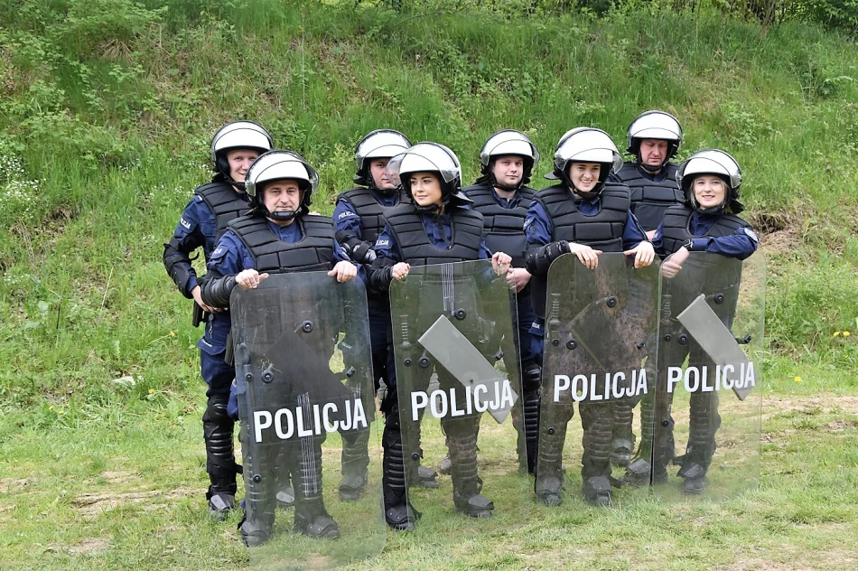 Limanowscy policjanci uczestniczyli w szkoleniu z użycia broni gładkolufowej - zdjęcie 3