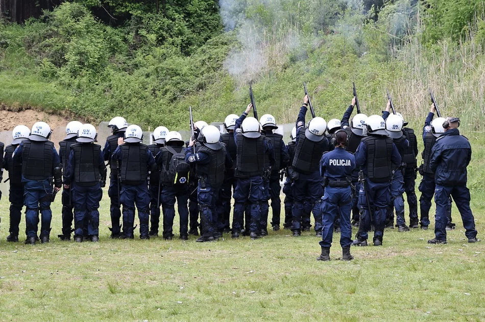 Limanowscy policjanci uczestniczyli w szkoleniu z użycia broni gładkolufowej - zdjęcie 6