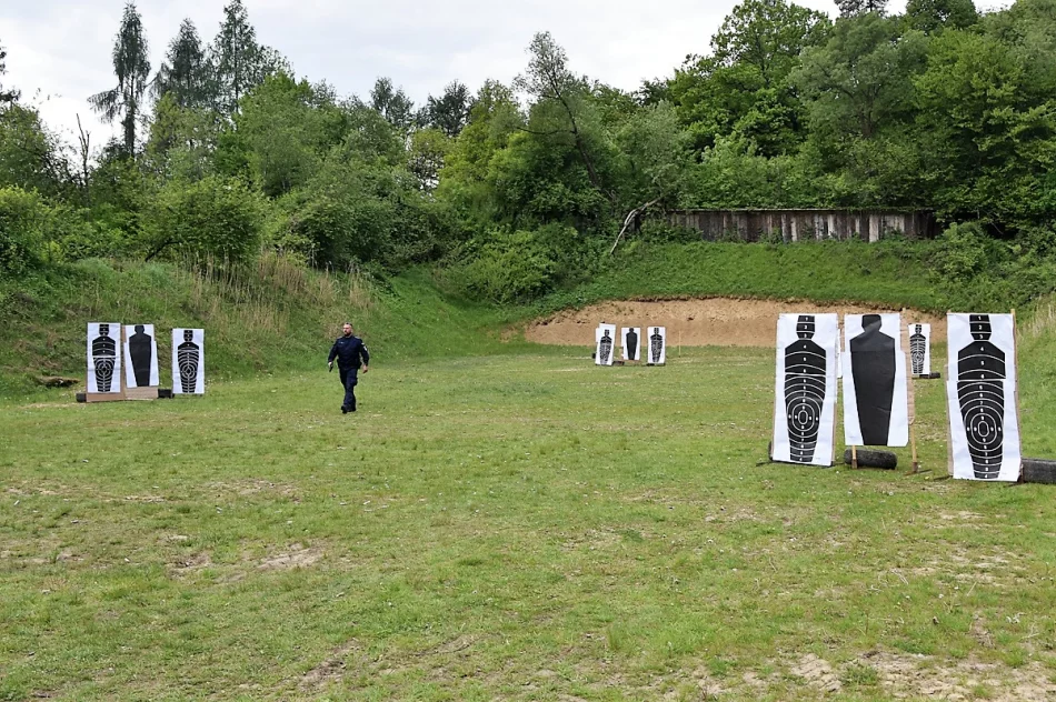 Limanowscy policjanci uczestniczyli w szkoleniu z użycia broni gładkolufowej - zdjęcie 15