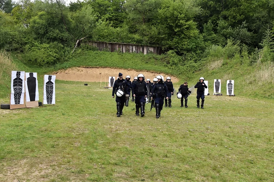 Limanowscy policjanci uczestniczyli w szkoleniu z użycia broni gładkolufowej - zdjęcie 18