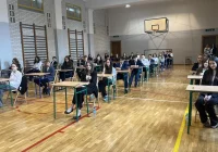Sprawdzianem z języka polskiego rozpoczął się egzamin ósmoklasisty - zdjęcie główne
