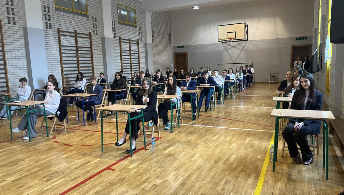 Na zdjęciu egzamin w Szkole Podstawowej nr 2 im. Tadeusza Kościuszki w Limanowej (fot. SP nr 2)