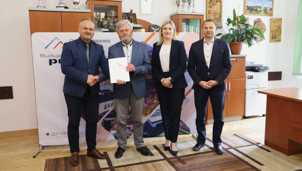 Podpisanie umowy na budowę przedszkola w Starej Wsi Wola