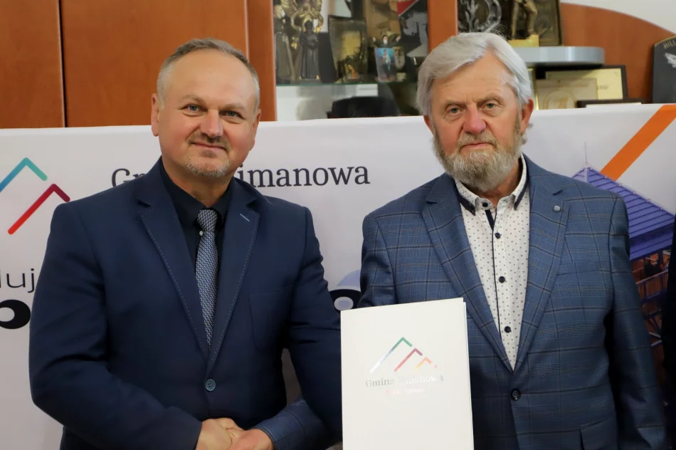Podpisanie umowy na budowę przedszkola w Starej Wsi Wola - zdjęcie 3