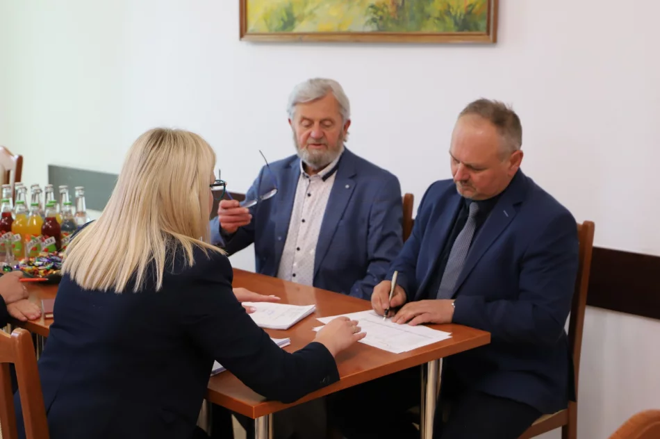 Podpisanie umowy na budowę przedszkola w Starej Wsi Wola - zdjęcie 7