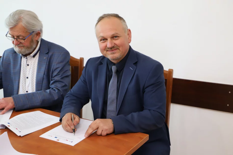 Podpisanie umowy na budowę przedszkola w Starej Wsi Wola - zdjęcie 10