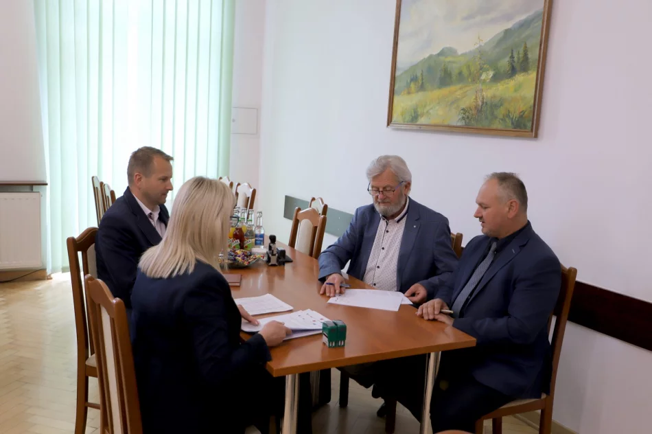 Podpisanie umowy na budowę przedszkola w Starej Wsi Wola - zdjęcie 14