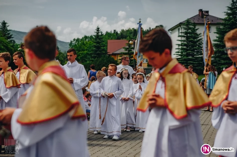 Uroczysta procesja w Starej Wsi - Święto Bożego Ciała 2018 - zdjęcie 3