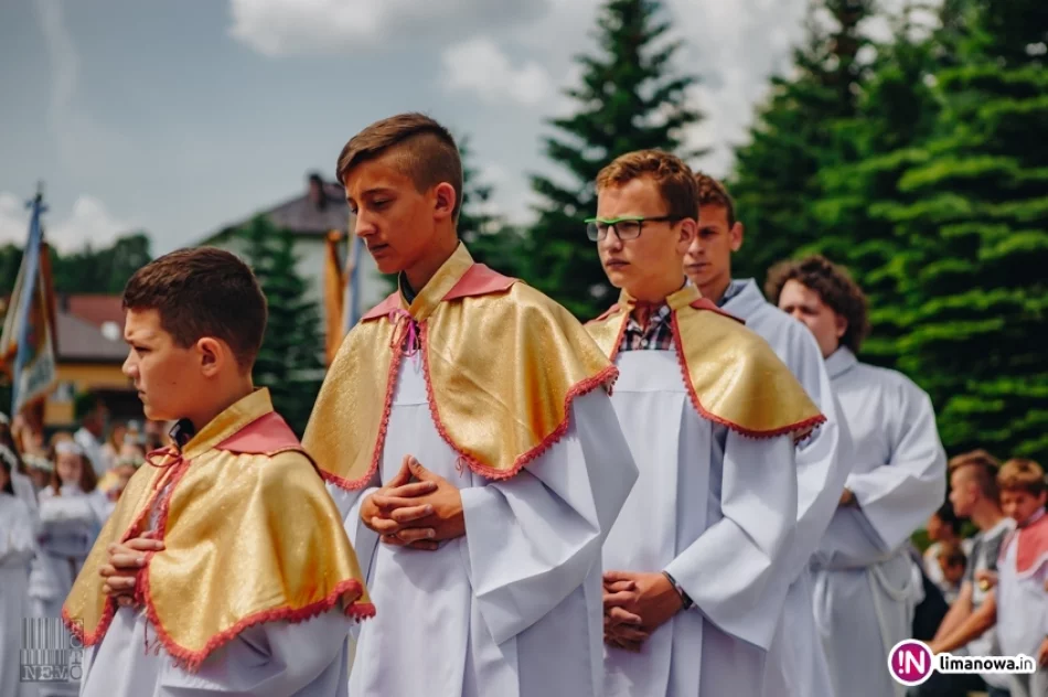 Uroczysta procesja w Starej Wsi - Święto Bożego Ciała 2018 - zdjęcie 4