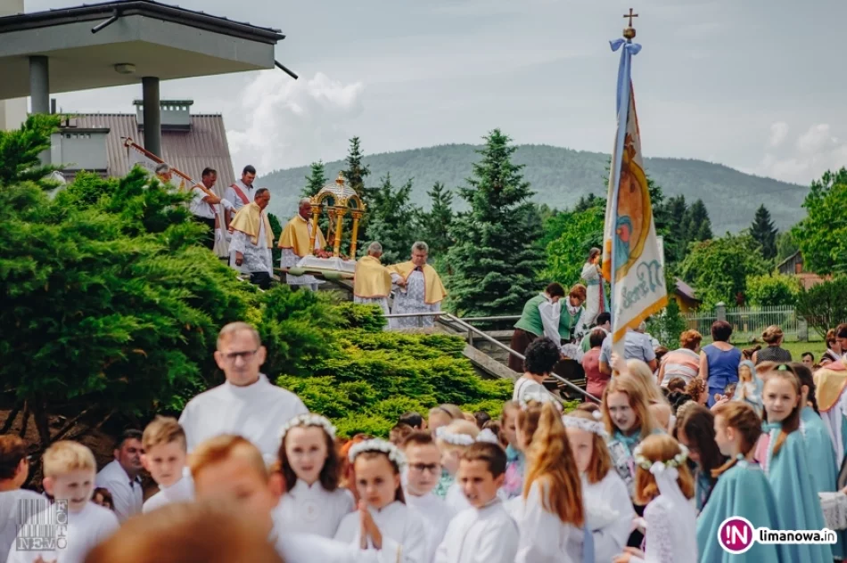 Uroczysta procesja w Starej Wsi - Święto Bożego Ciała 2018 - zdjęcie 5