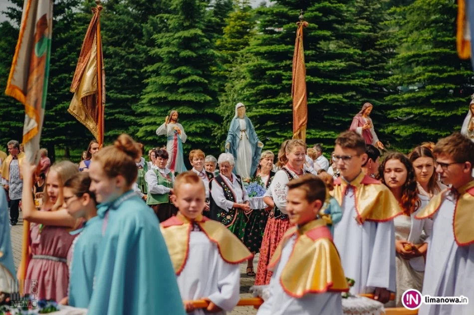 Uroczysta procesja w Starej Wsi - Święto Bożego Ciała 2018 - zdjęcie 7