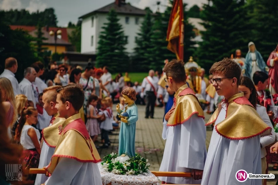 Uroczysta procesja w Starej Wsi - Święto Bożego Ciała 2018 - zdjęcie 8